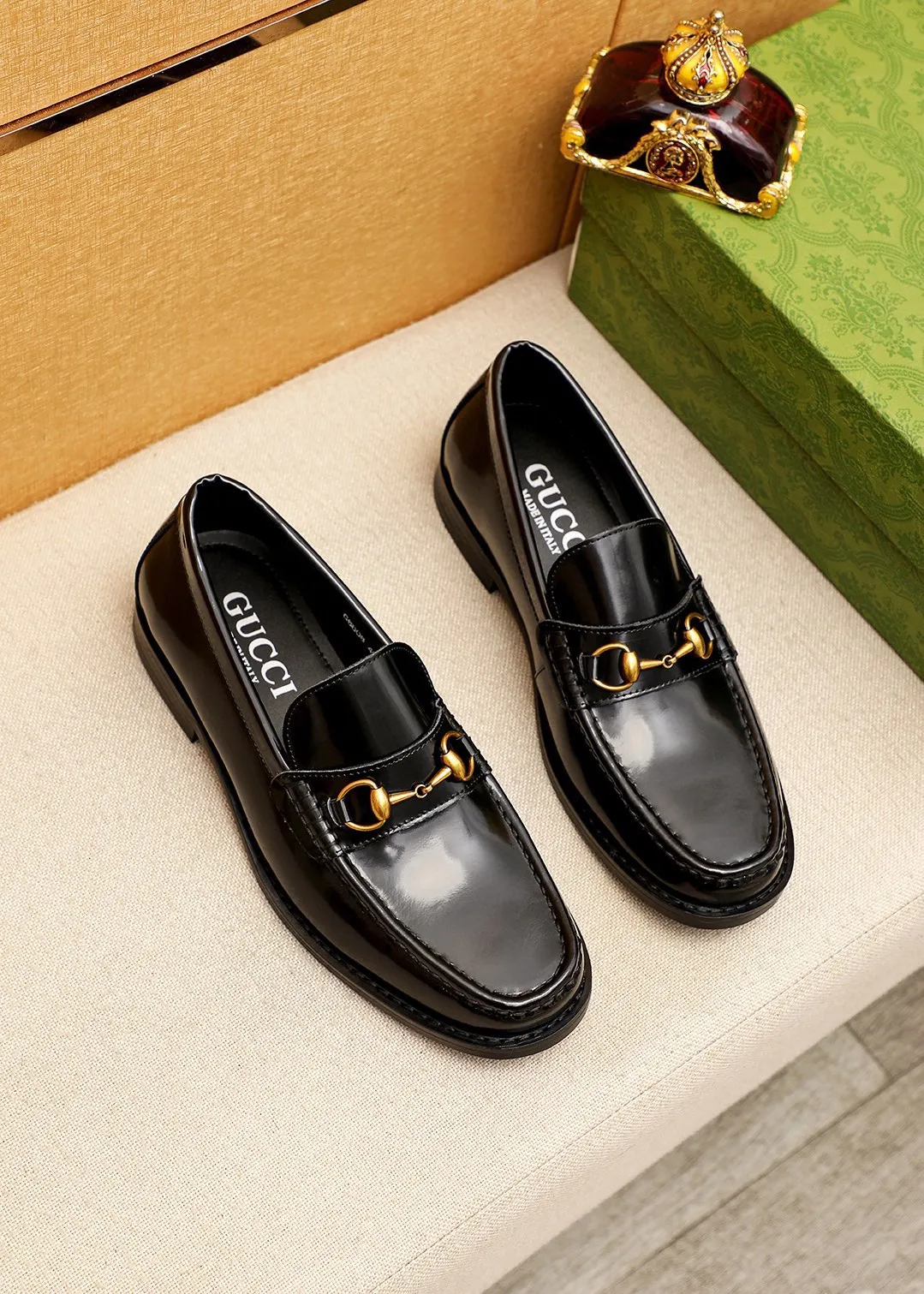 Men's shoes 💰460 💐 Product trademark: GUCCI "Gucci" casual leather shoes Regular size: 38-44 (45🉑️customized) Product materials: Selected imported first-layer open-edge beaded cowhide leather upper + luxury hardware buckle, imported water-dyed cowhide leather lining. Strong three-dimensional visual effect, original combination outsole Color: 3⃣️colors available